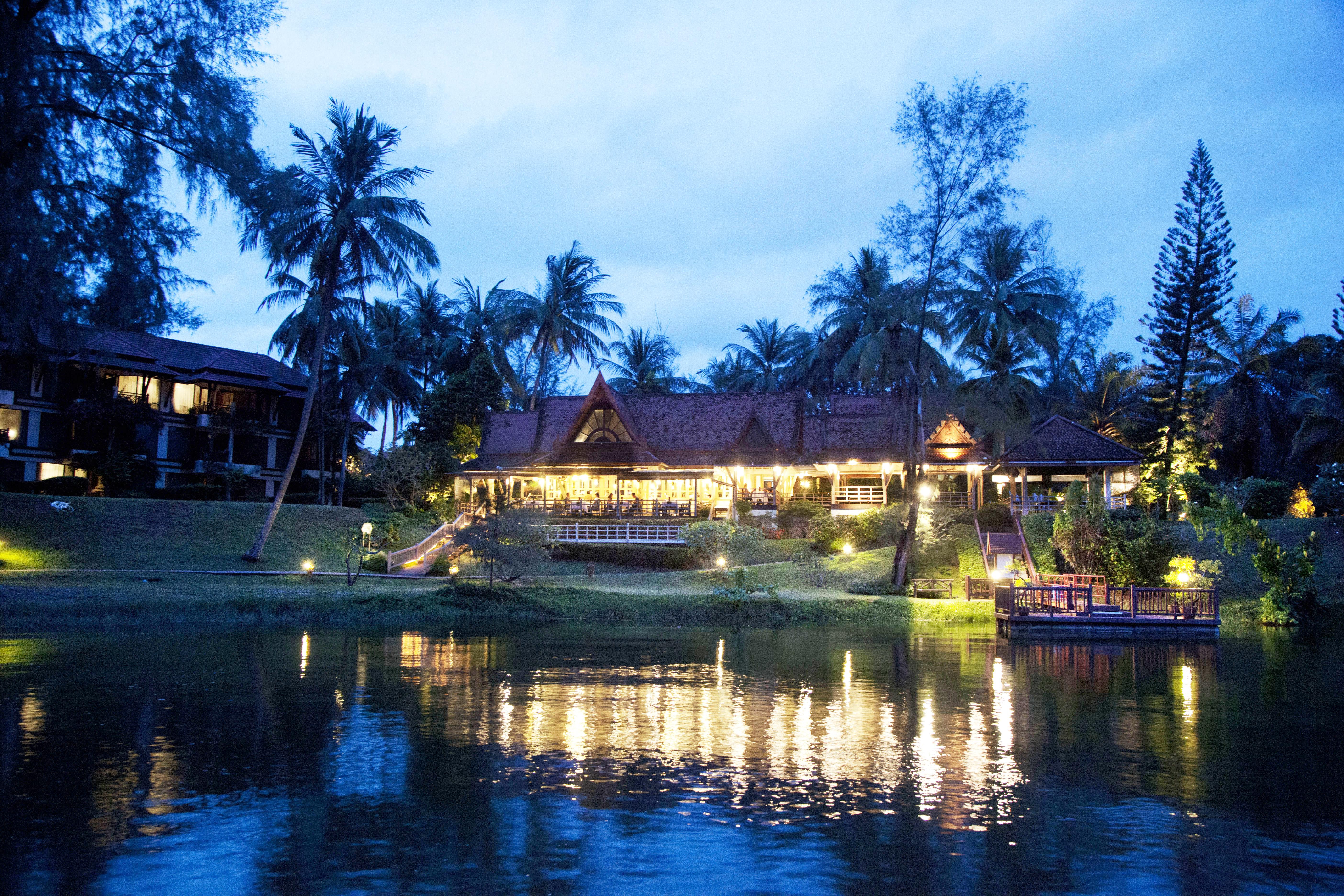 Dusit Thani Laguna Phuket Bãi biển Bang Tao Ngoại thất bức ảnh The Village at the Royal Project Centre